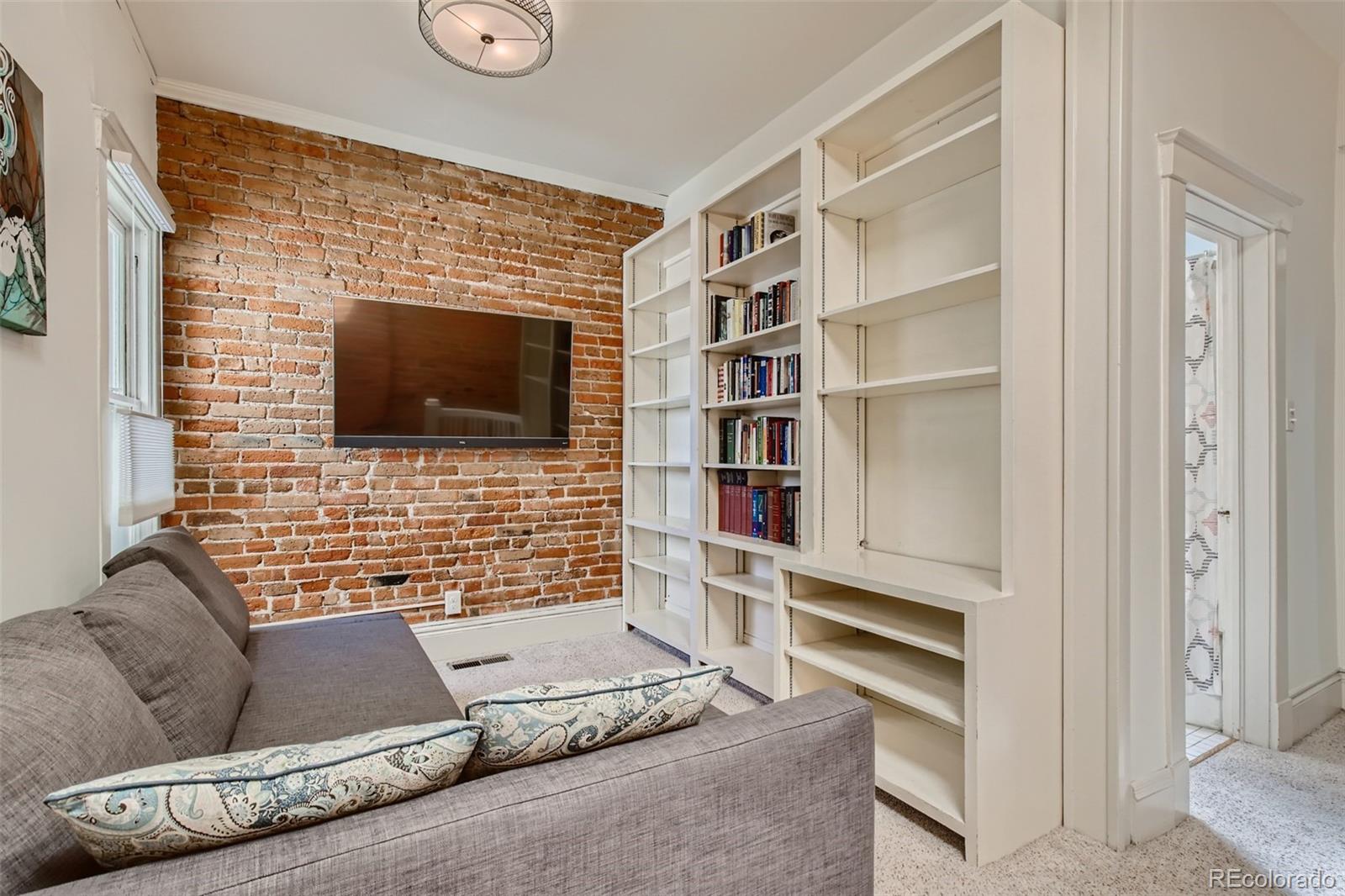 1112 N Corona