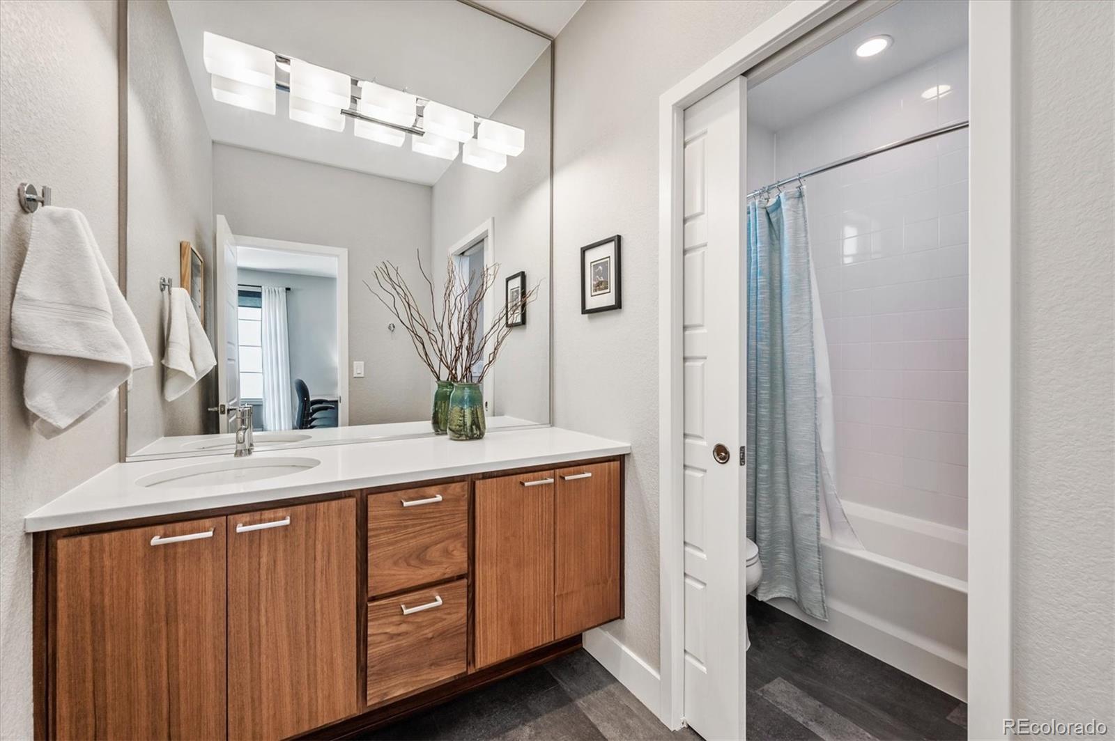 15523 W La Salle Place