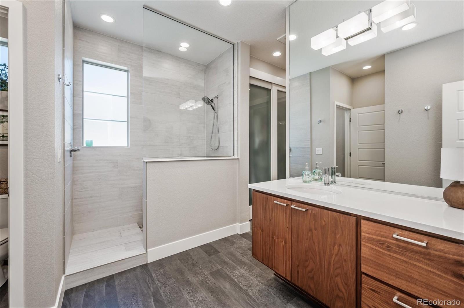 15523 W La Salle Place