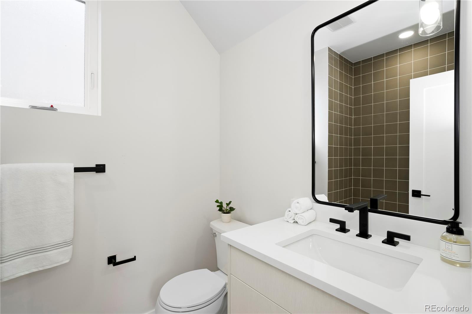 1296 N Newton Street Unit: 1