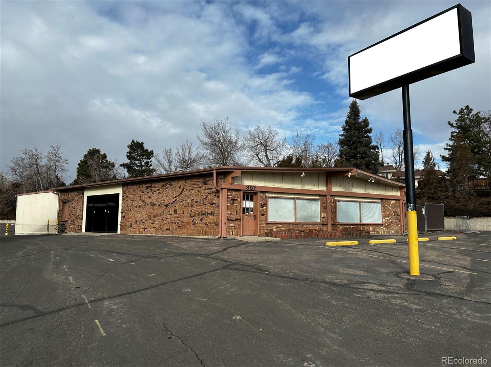 897 S Kipling Parkway