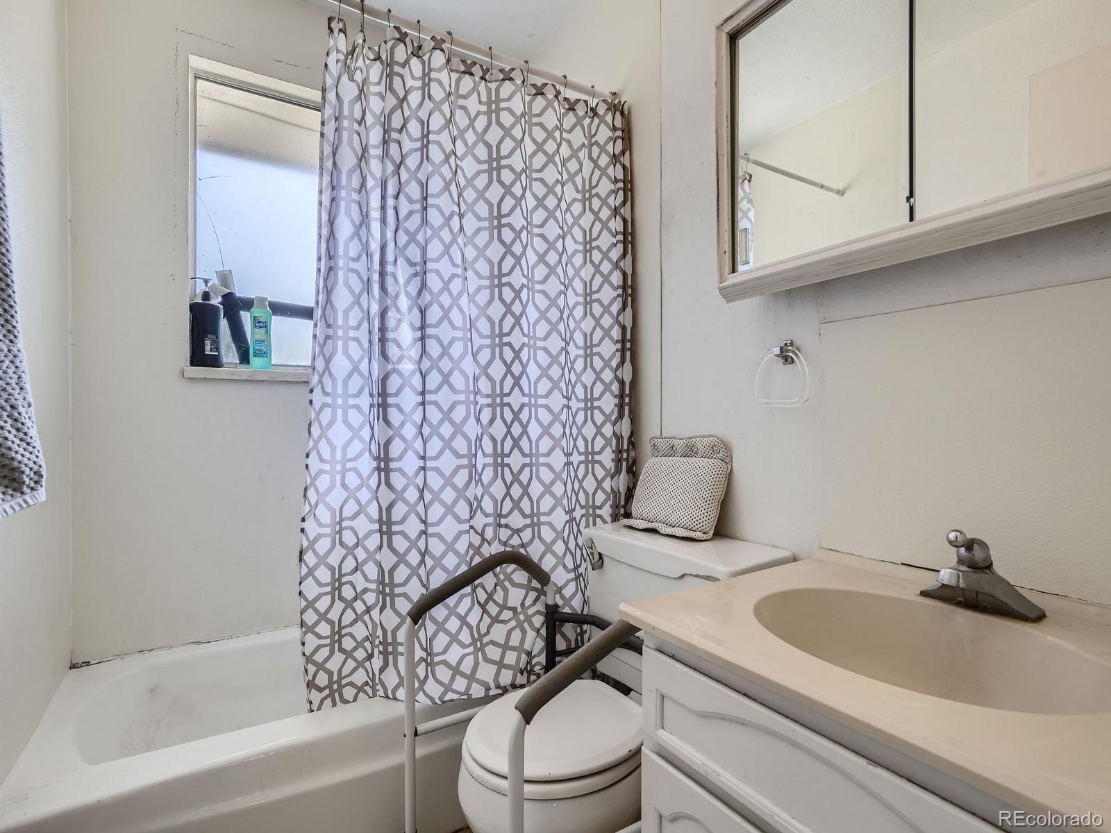 7032 S Dexter Street