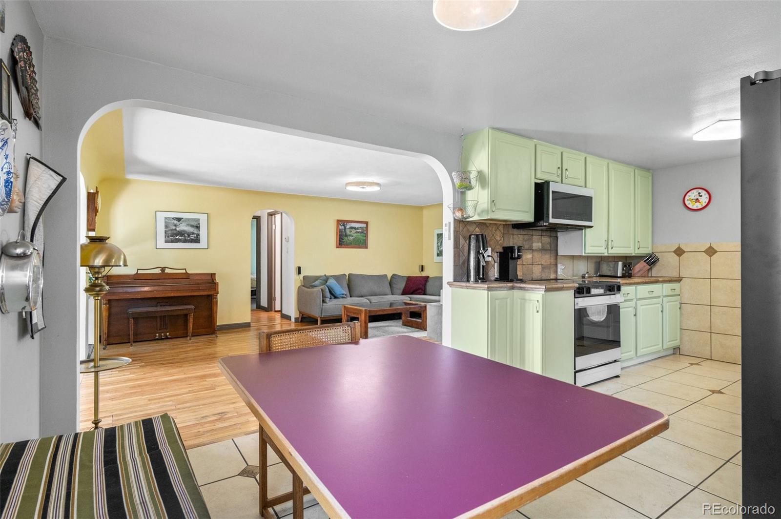 6303 W Exposition Avenue