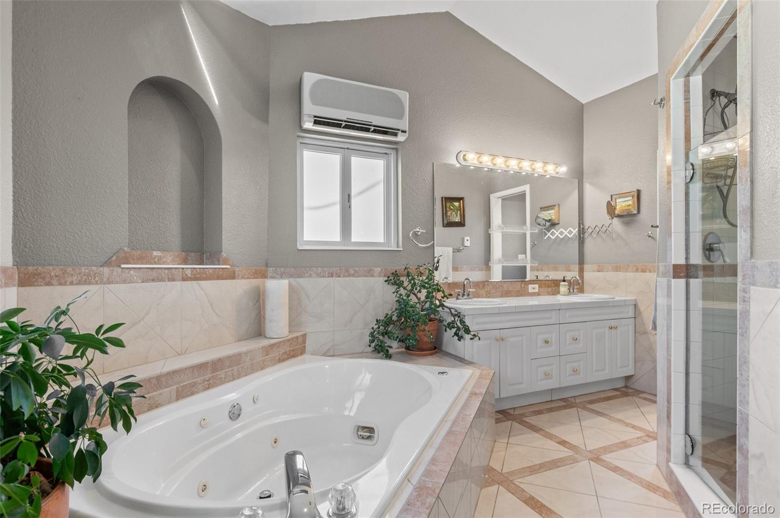 6303 W Exposition Avenue