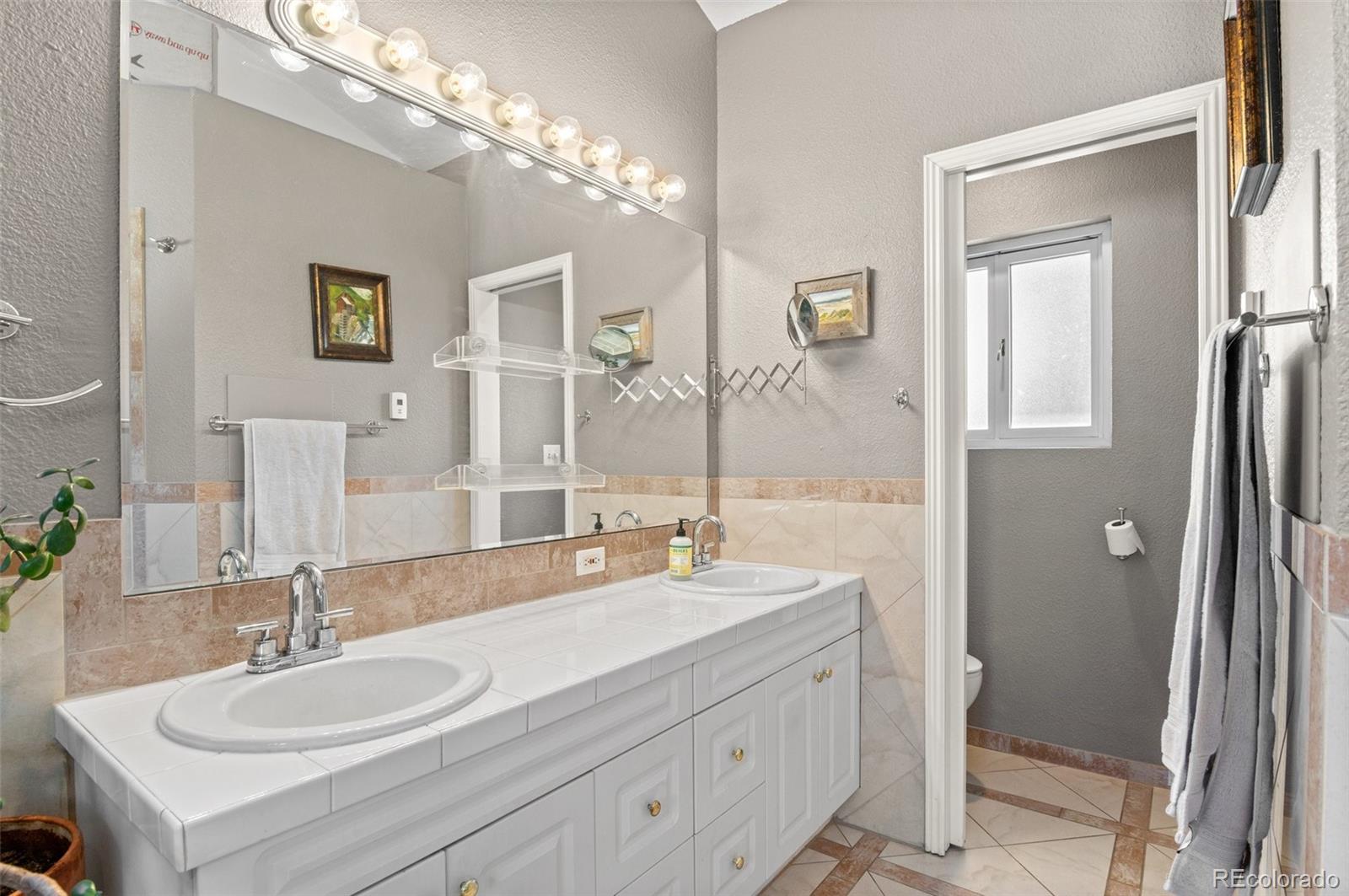 6303 W Exposition Avenue