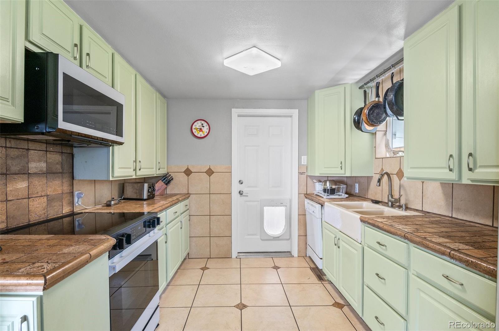 6303 W Exposition Avenue