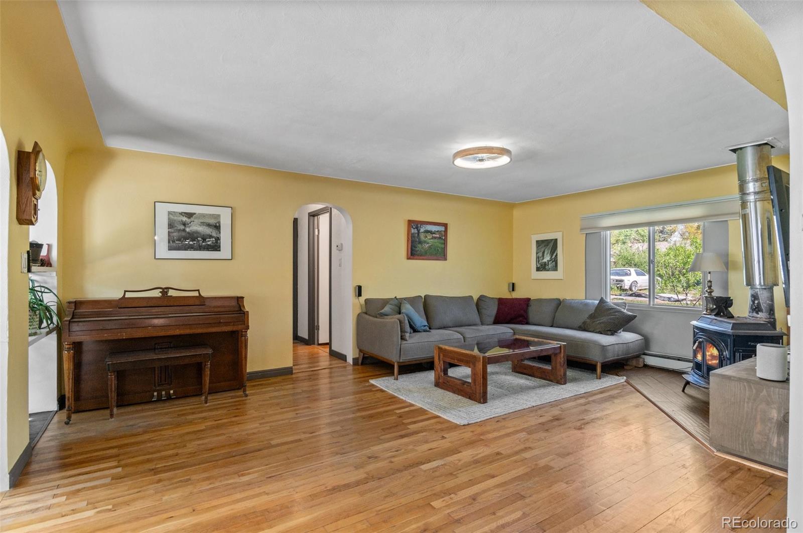 6303 W Exposition Avenue