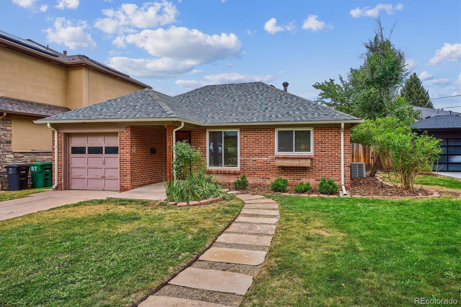 938 Krameria Street