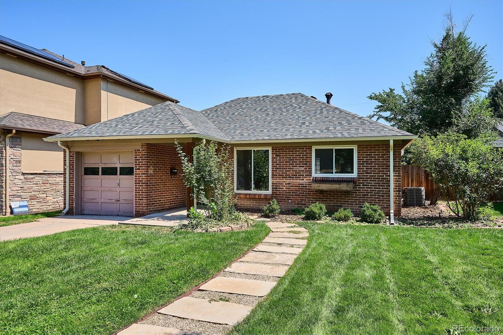 938 Krameria Street