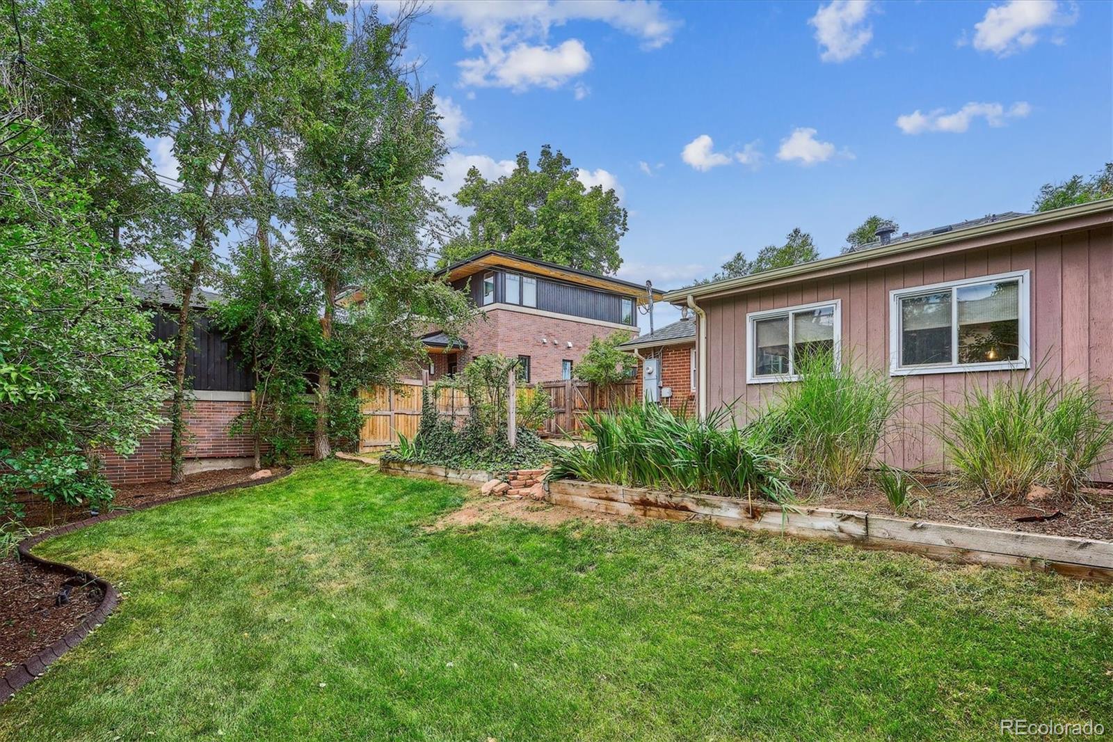 938 Krameria Street