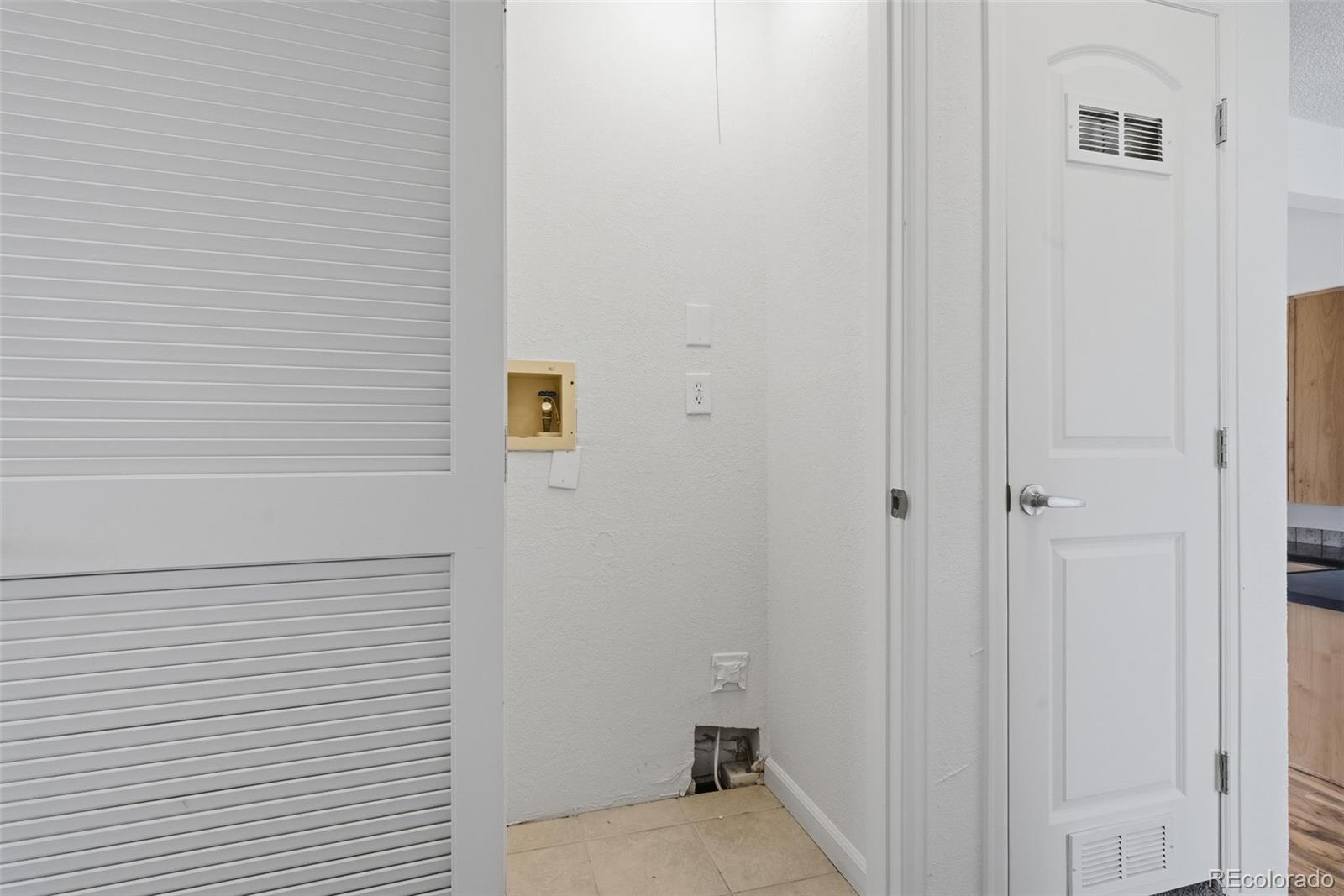 1162 W 135th Place
