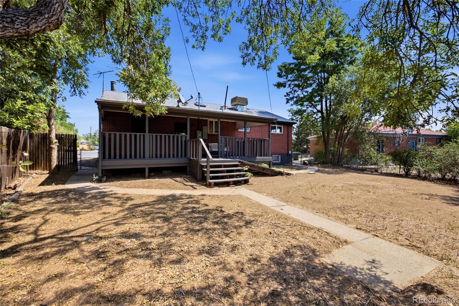 1476 E 111th Place