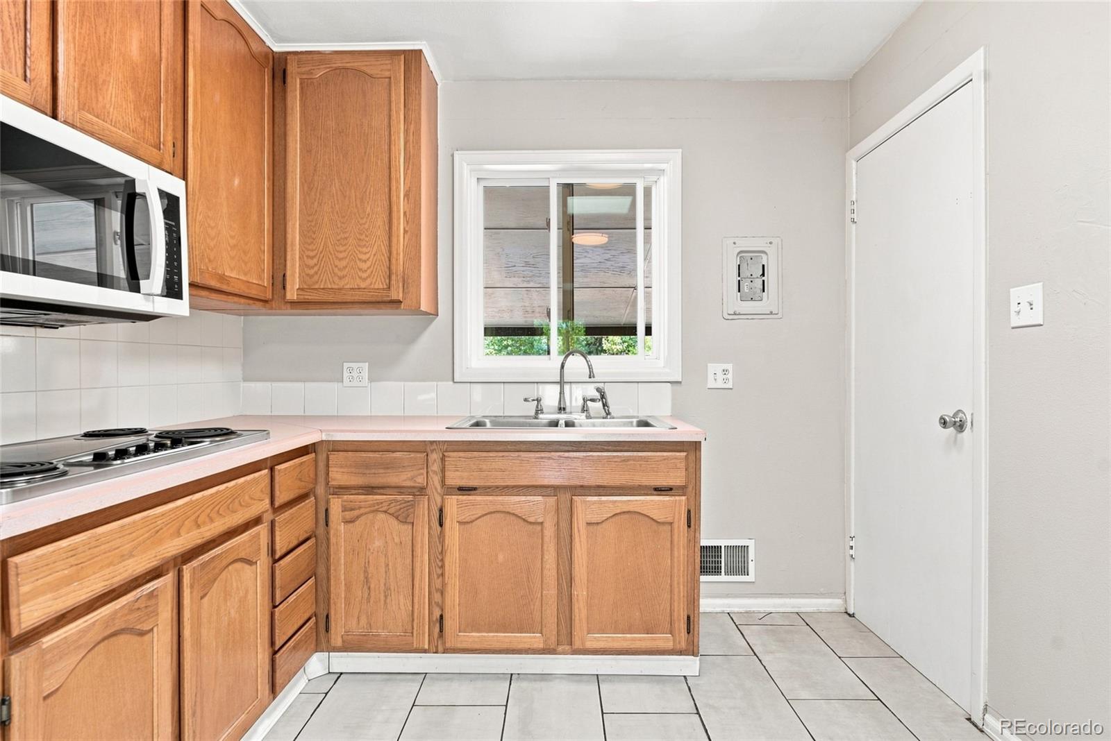 1476 E 111th Place