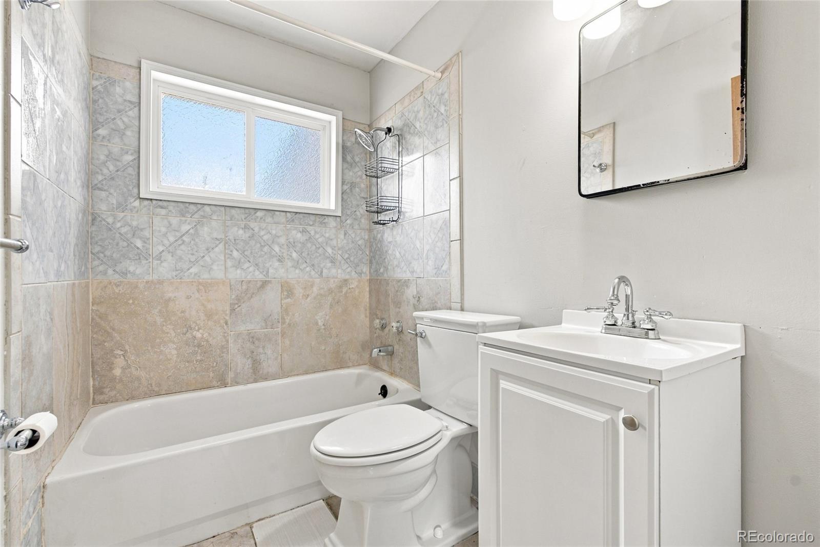 1476 E 111th Place