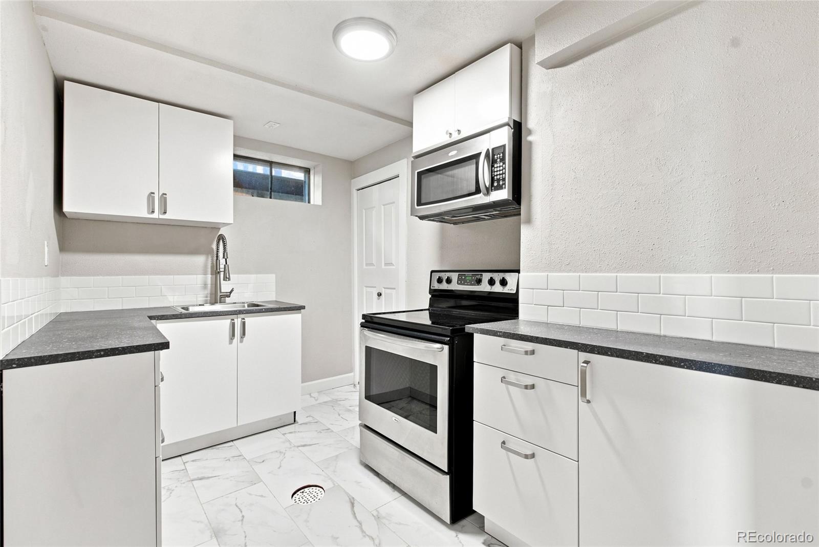 1476 E 111th Place