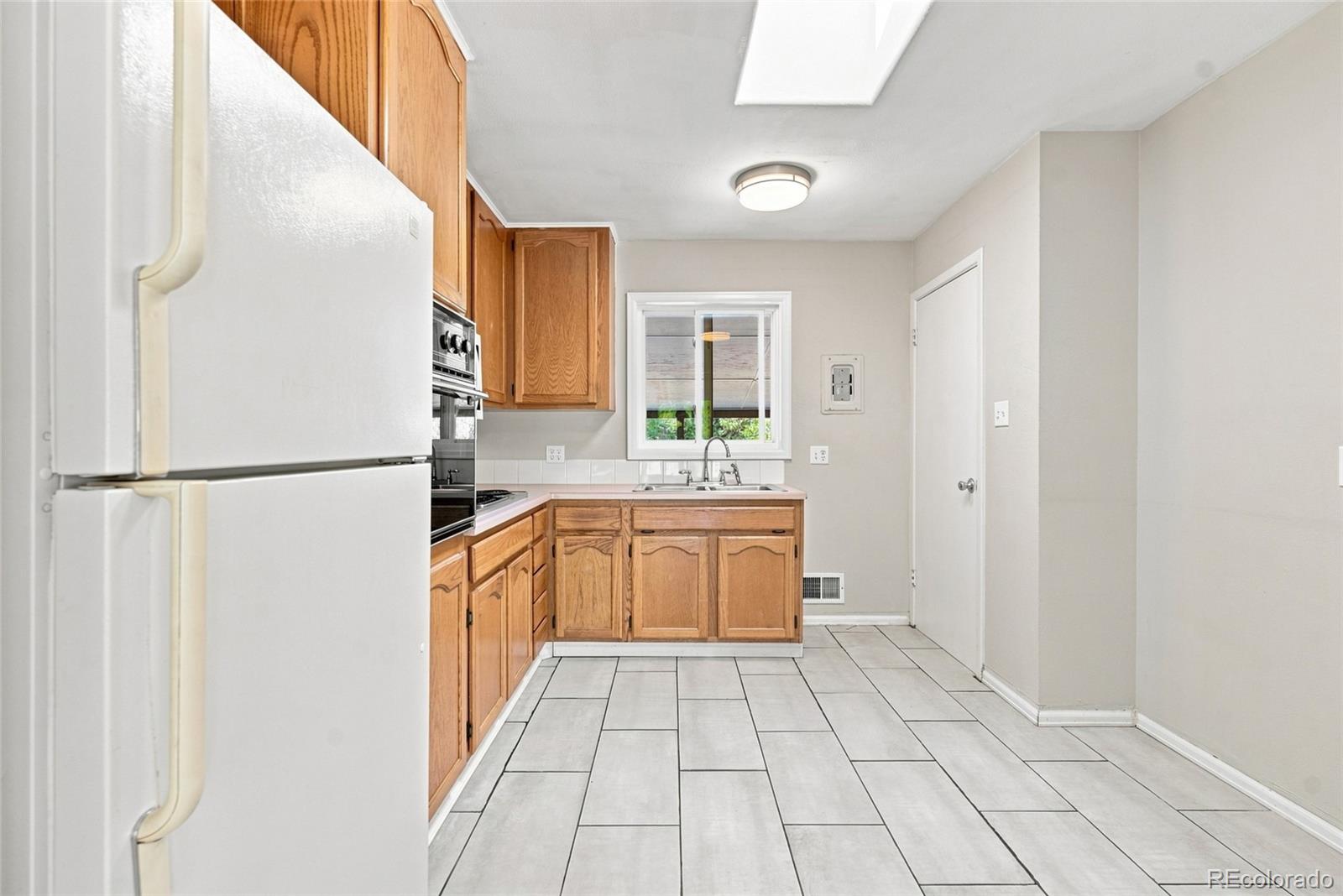 1476 E 111th Place