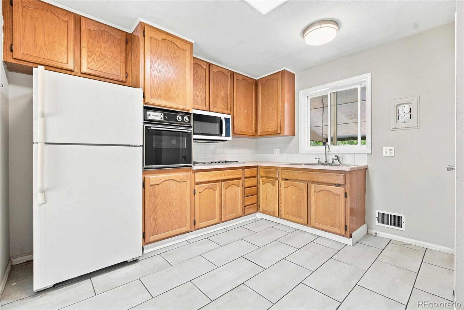 1476 E 111th Place