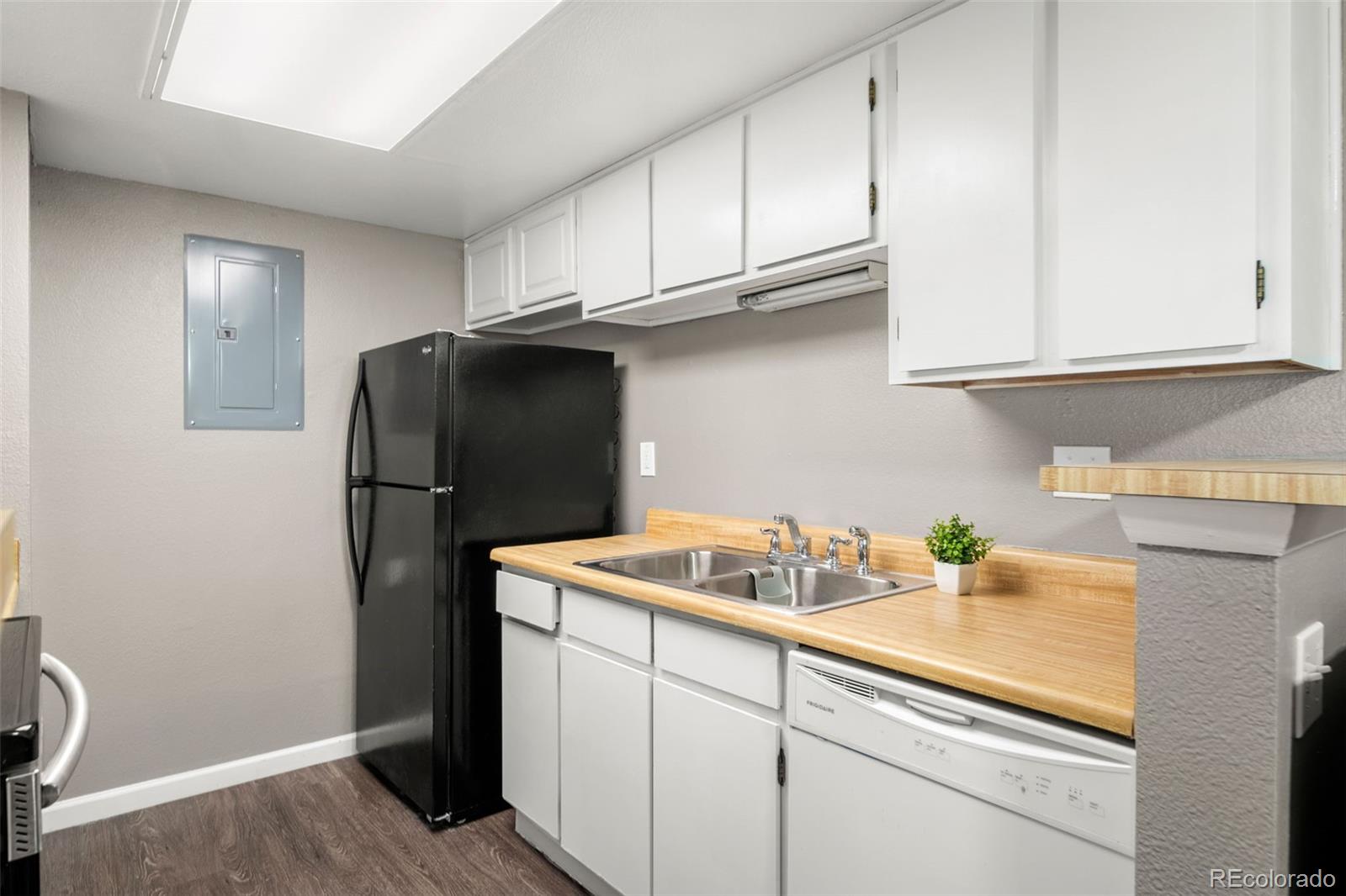 13290 E Jewell Avenue Unit: 102