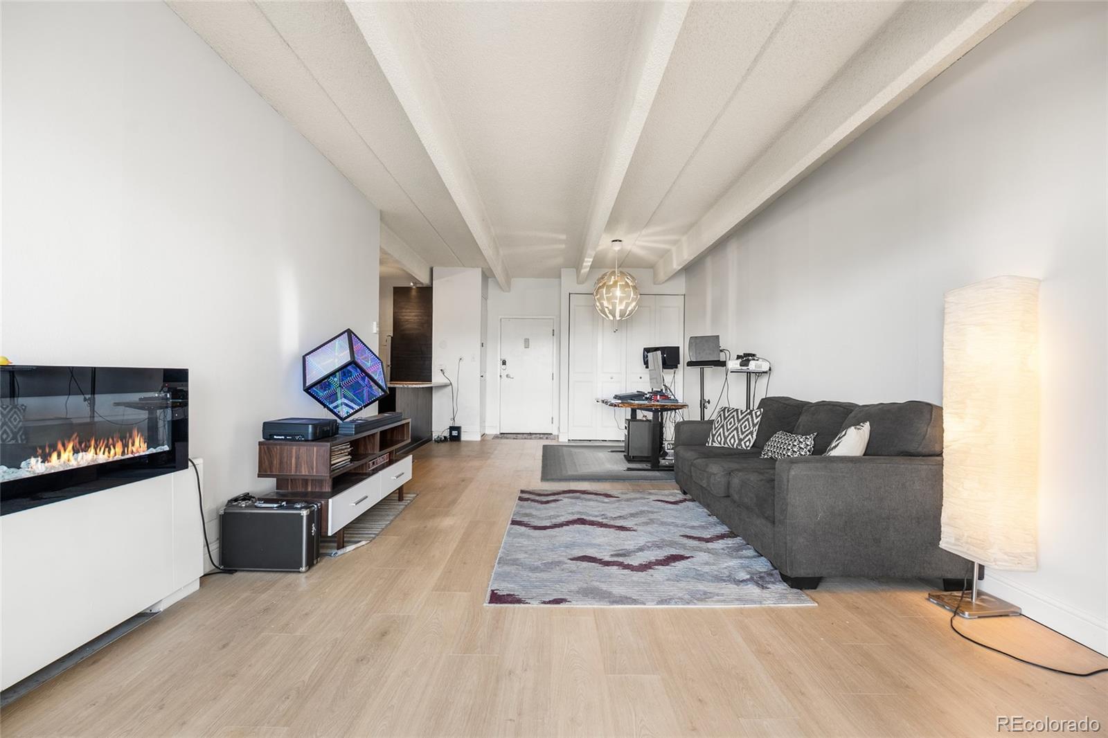 130 N Pearl Street Unit: 1206