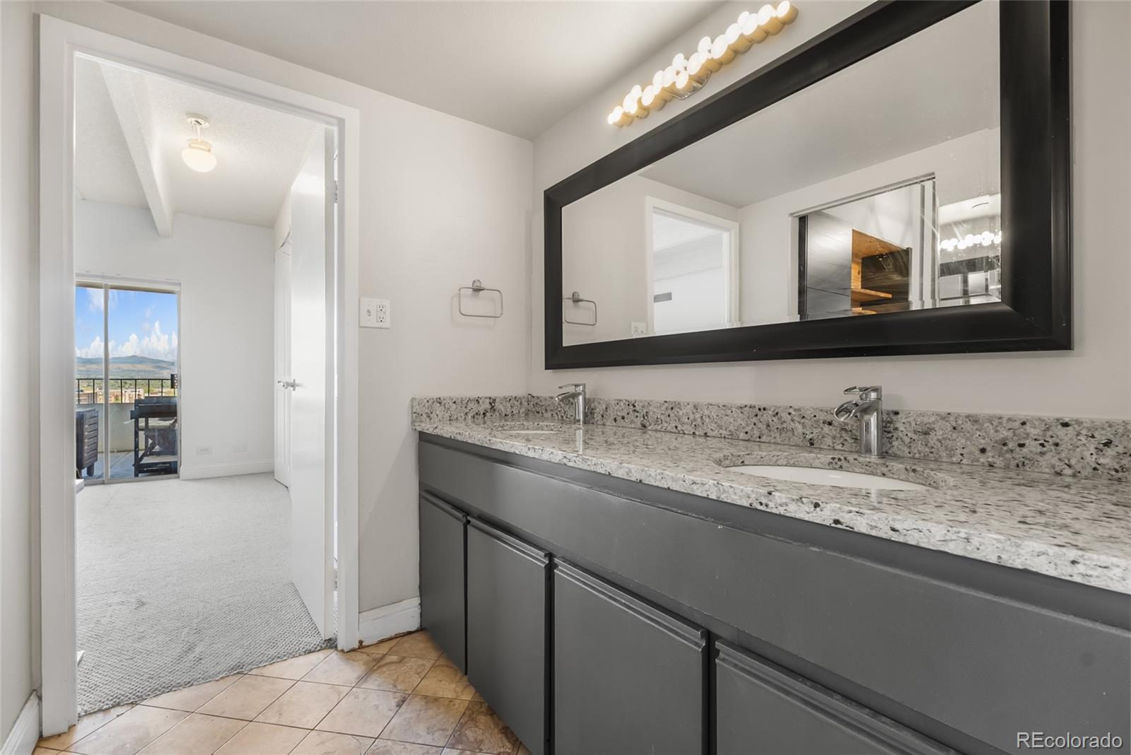 130 N Pearl Street Unit: 1206