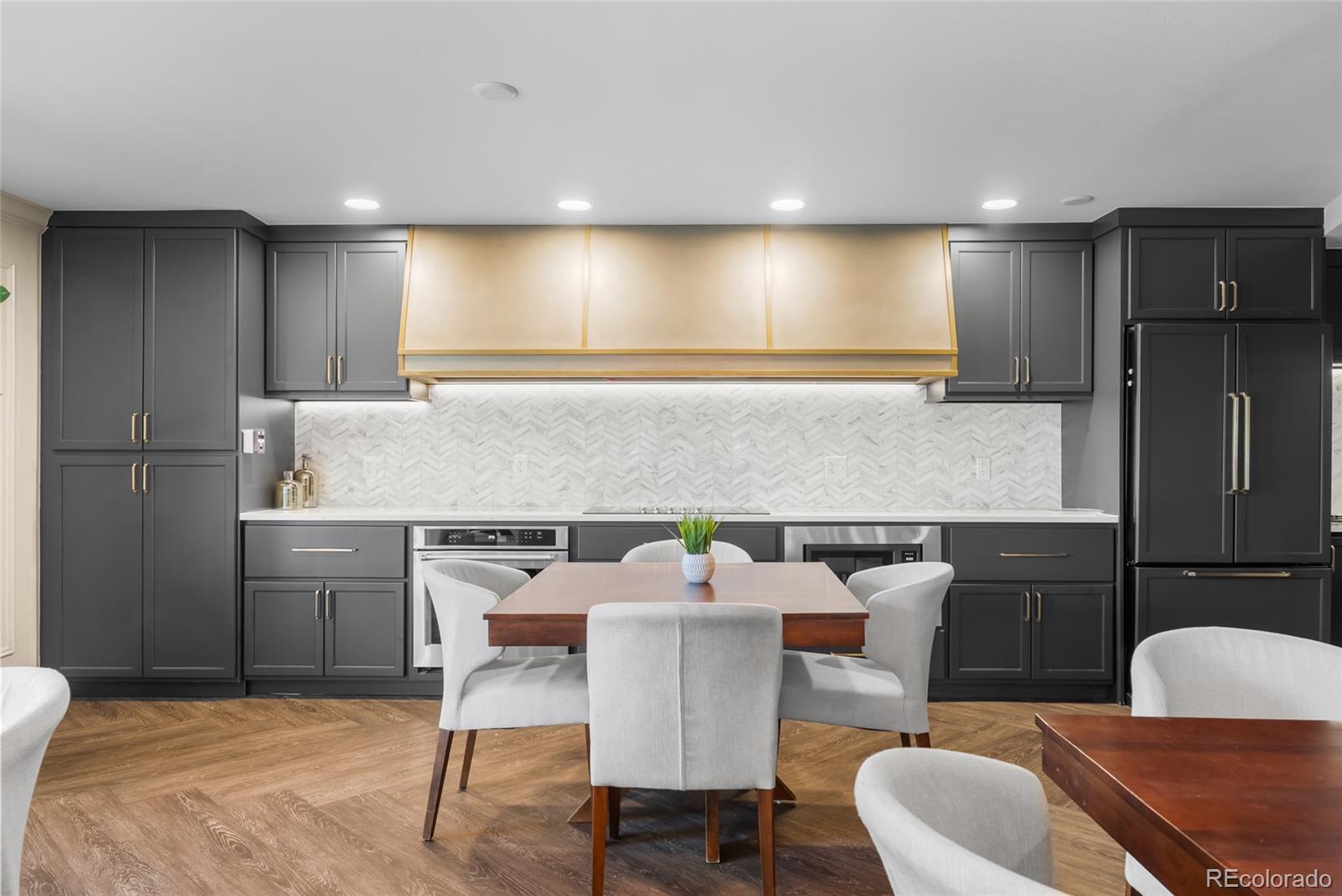 130 N Pearl Street Unit: 1206