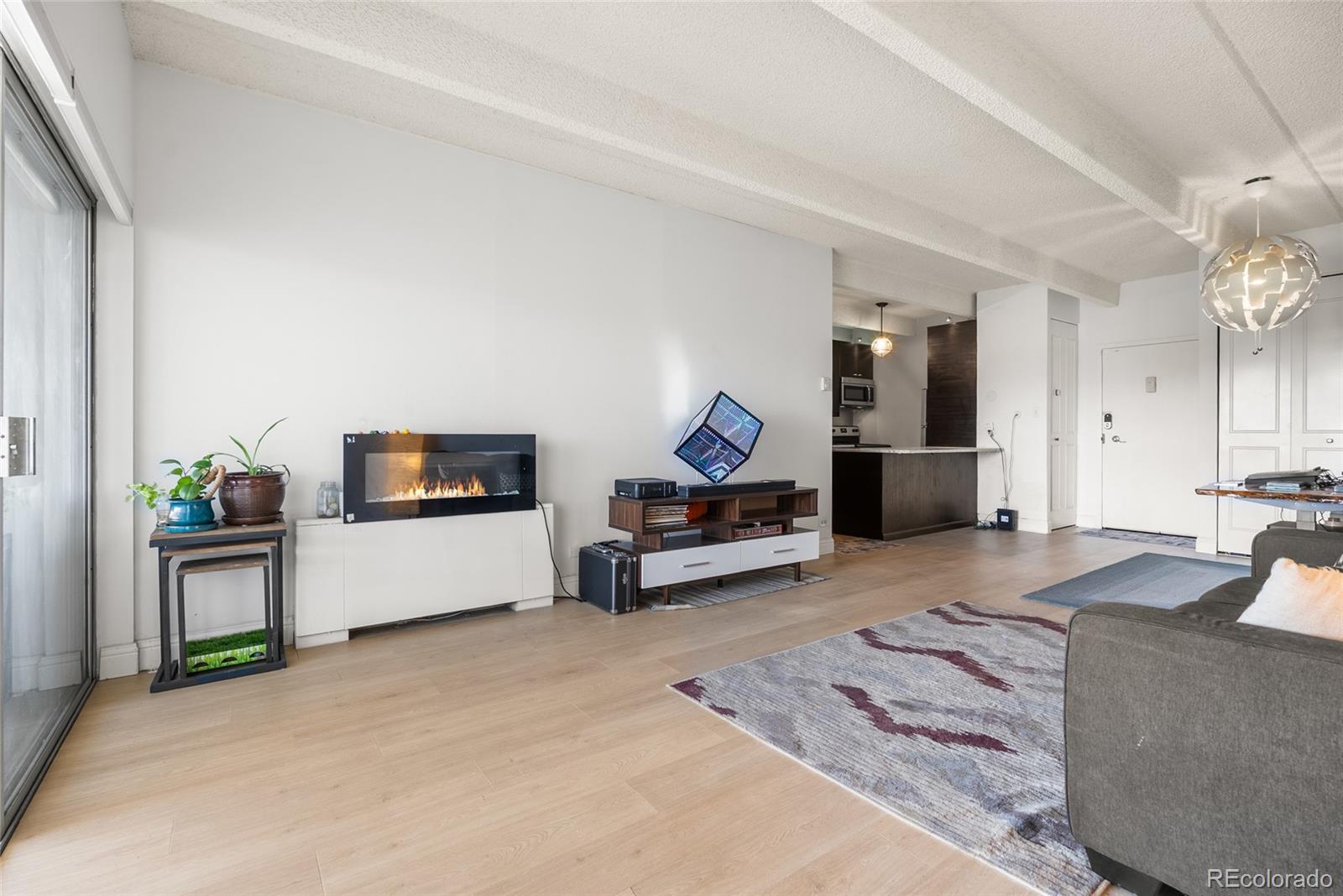 130 N Pearl Street Unit: 1206