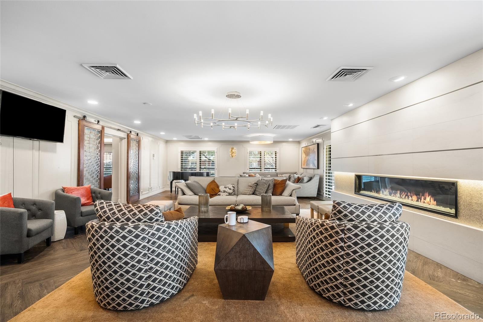 130 N Pearl Street Unit: 1206