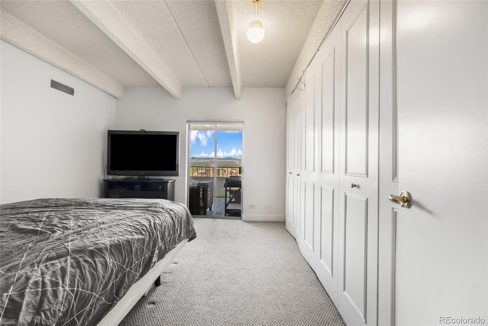 130 N Pearl Street Unit: 1206