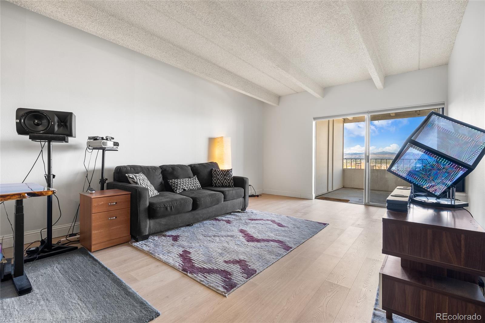 130 N Pearl Street Unit: 1206
