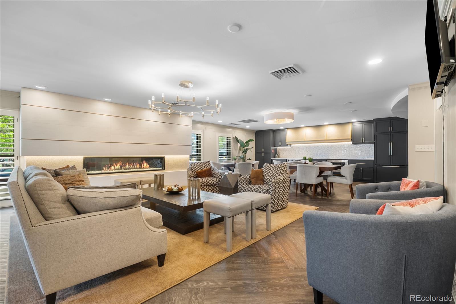 130 N Pearl Street Unit: 1206