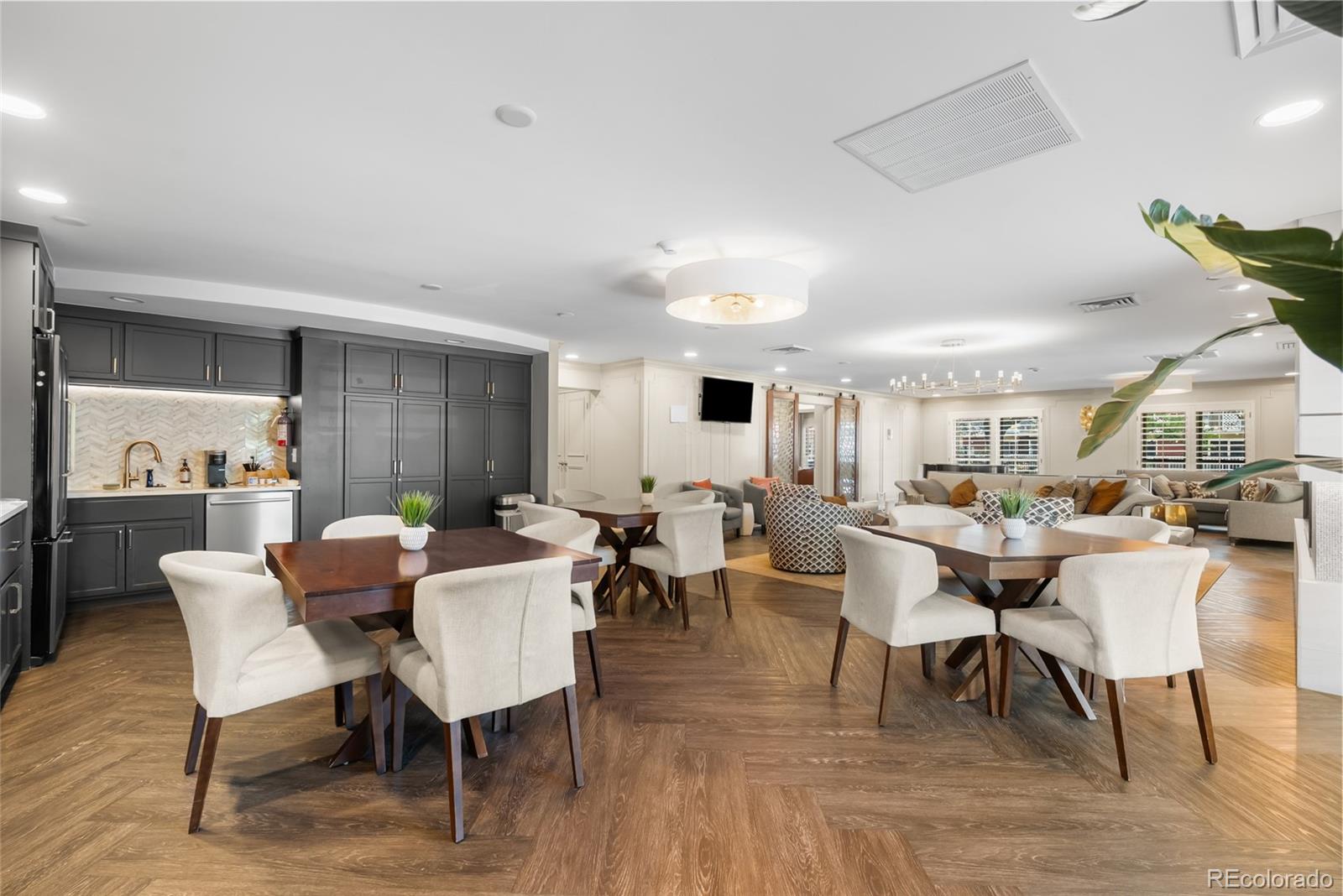 130 N Pearl Street Unit: 1206