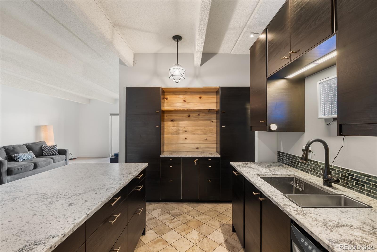 130 N Pearl Street Unit: 1206