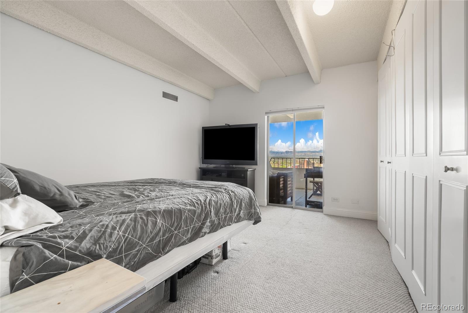 130 N Pearl Street Unit: 1206