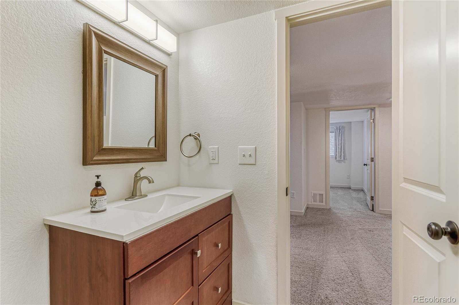 3261 W Dakota Avenue