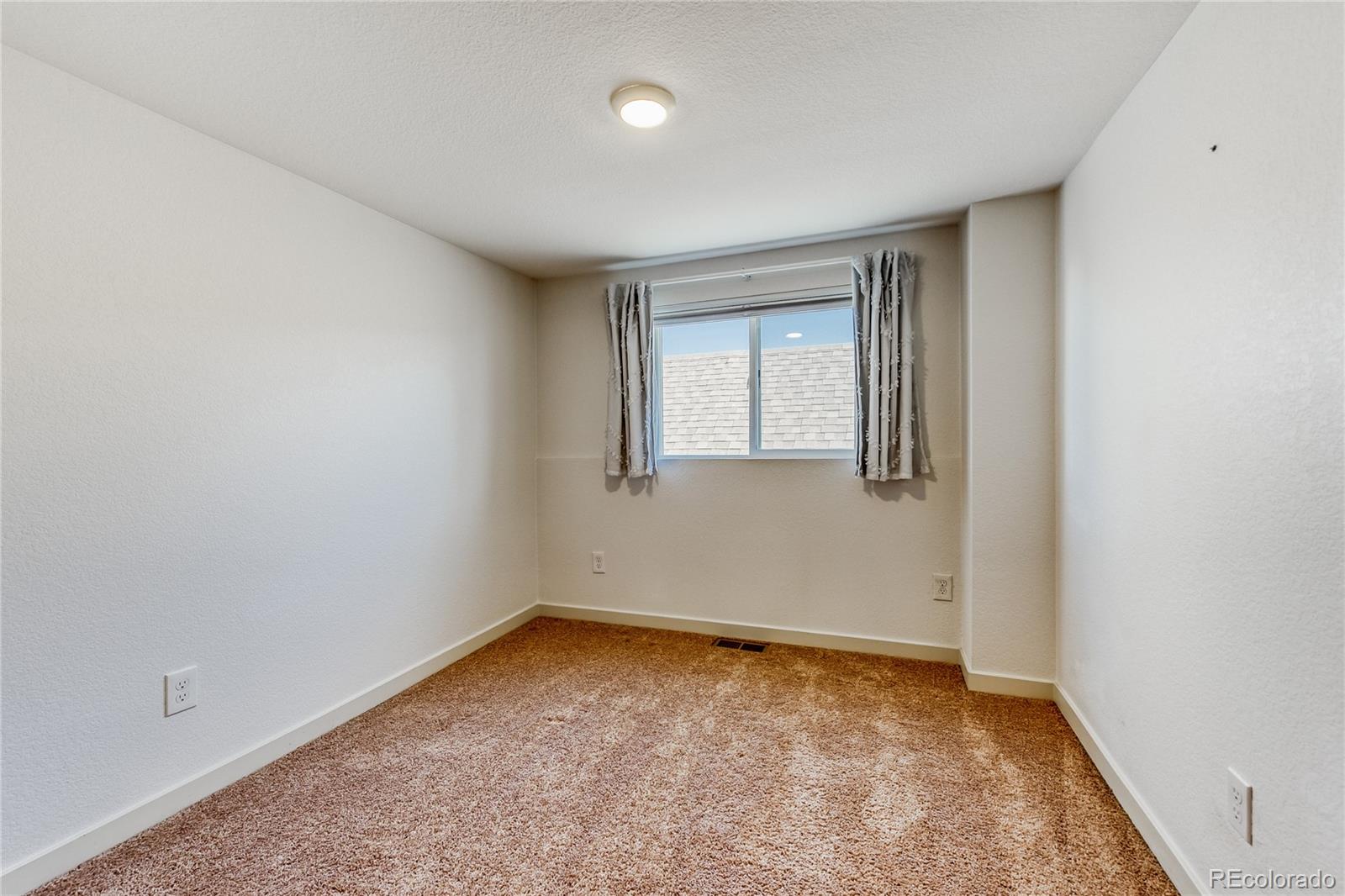 3261 W Dakota Avenue