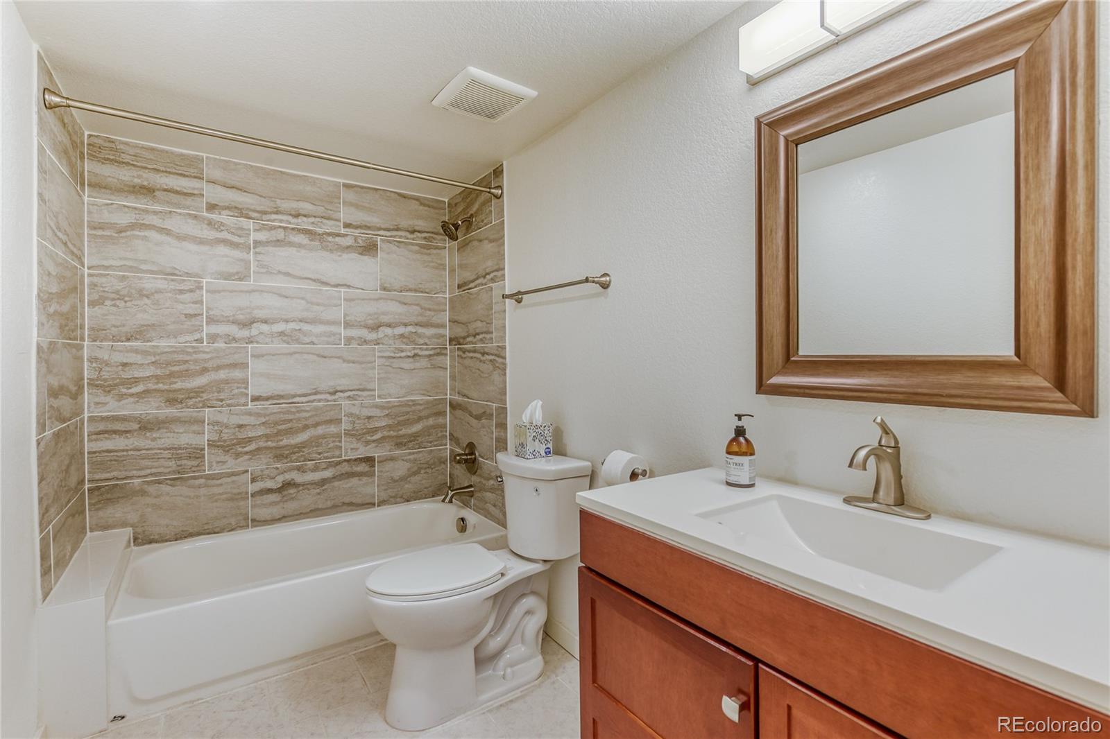 3261 W Dakota Avenue