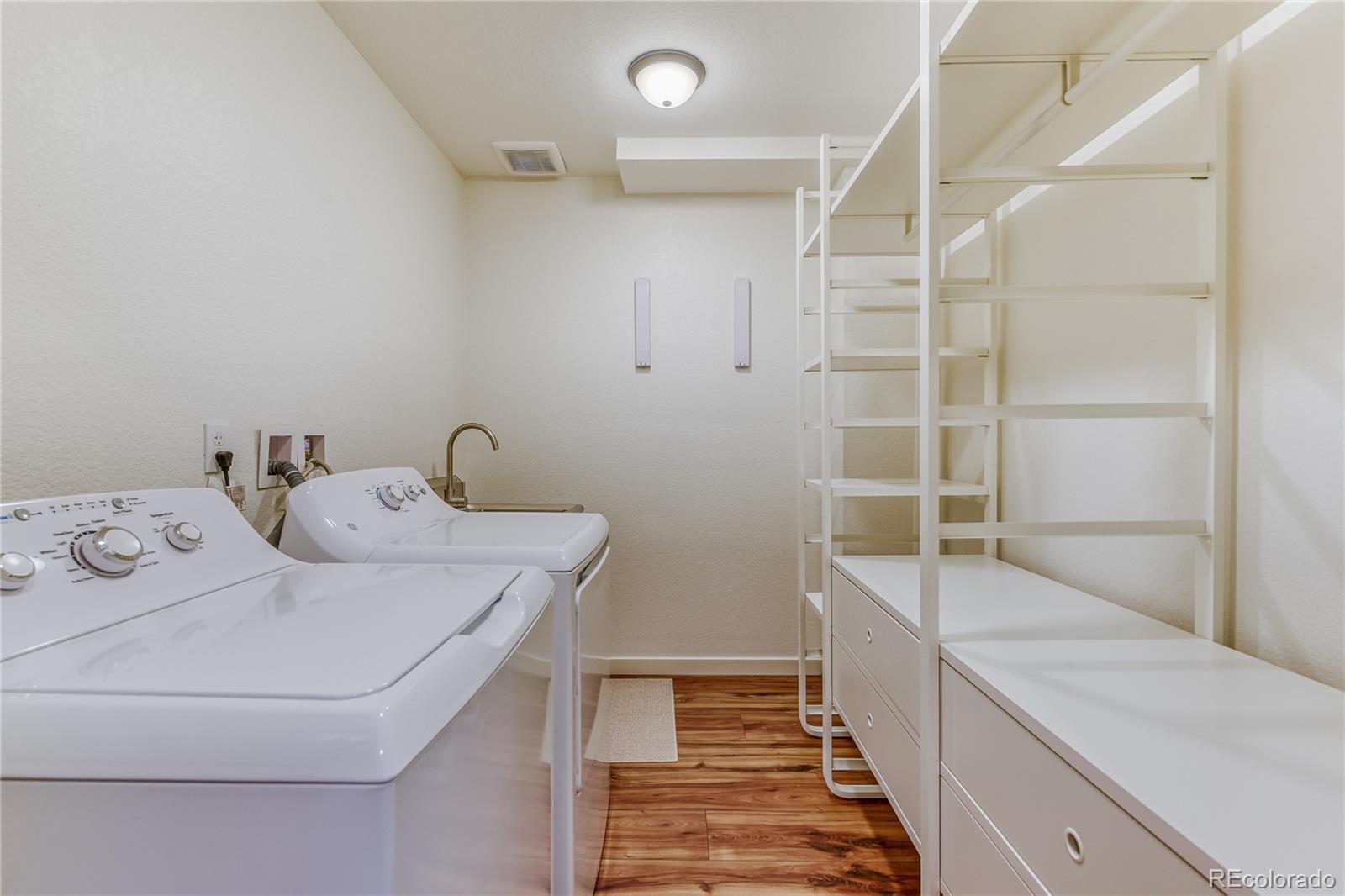 3261 W Dakota Avenue