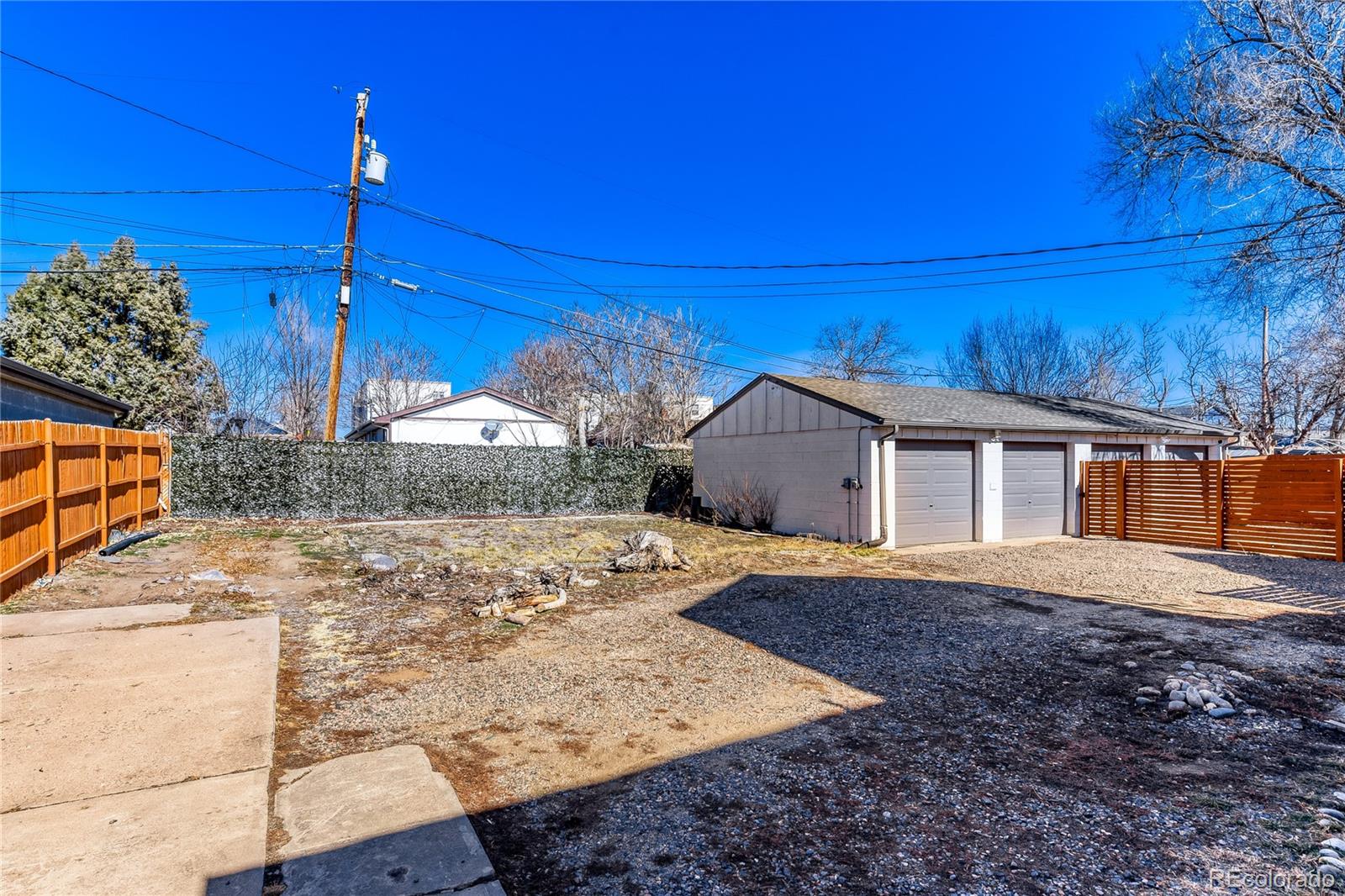 3261 W Dakota Avenue