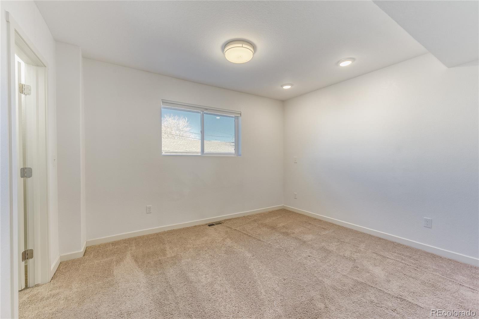 3261 W Dakota Avenue