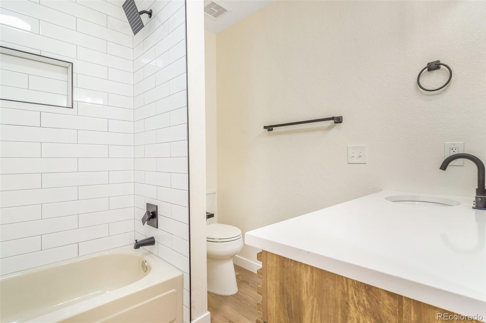 453 S Kittredge Street Unit: D