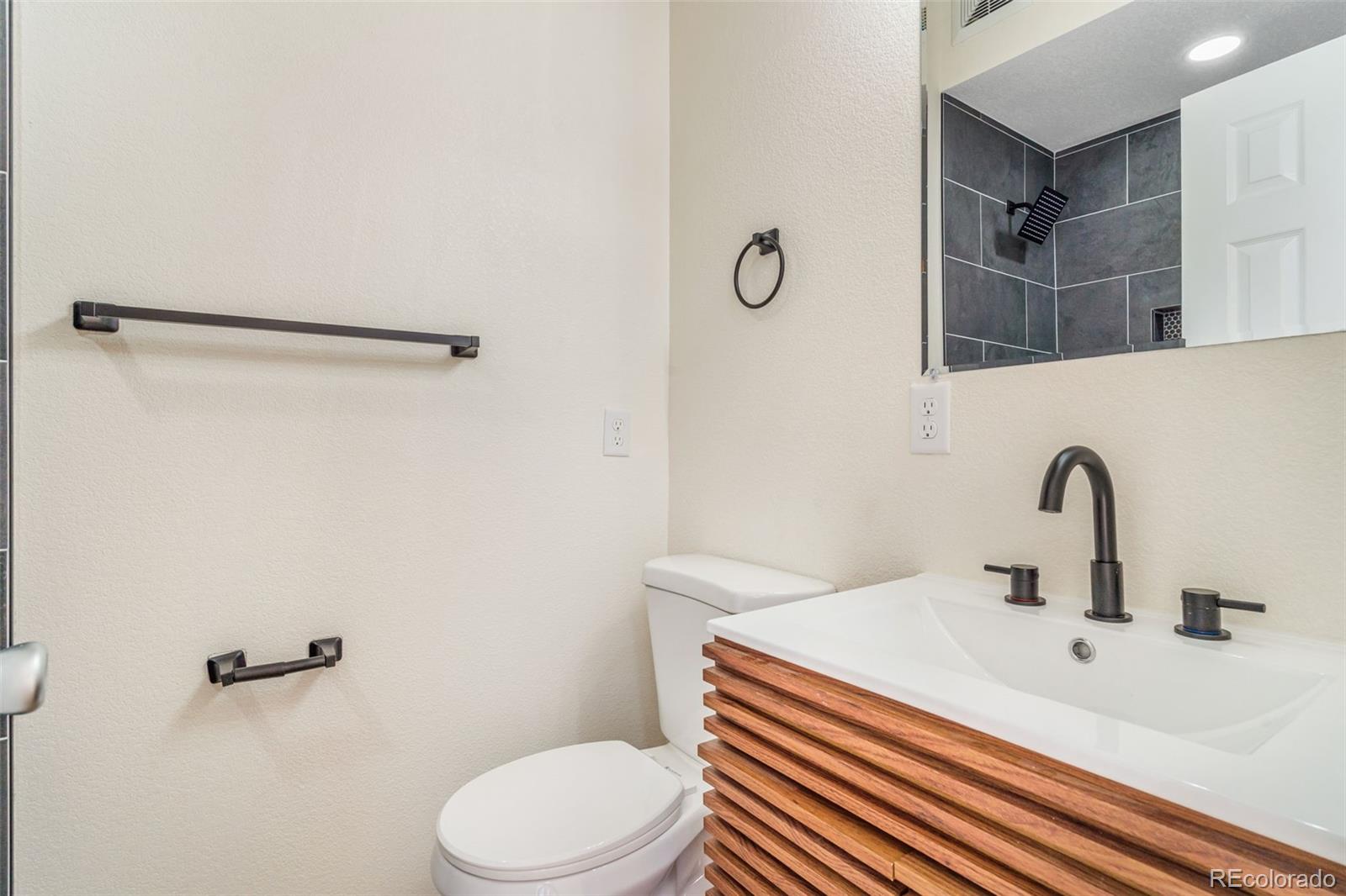 453 S Kittredge Street Unit: D