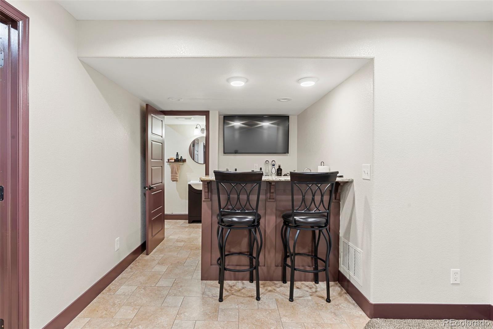 2514 S Killarney Court