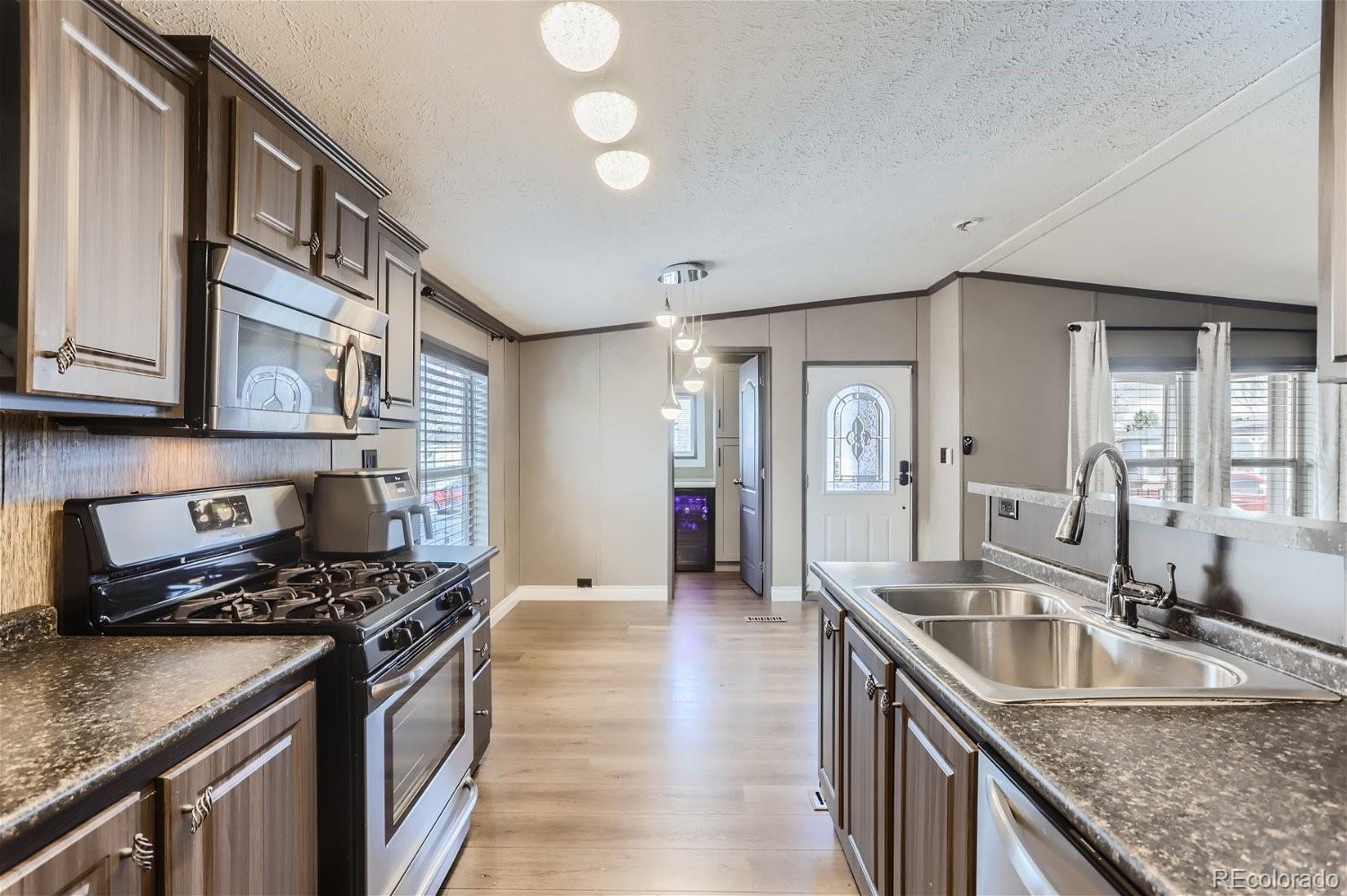 1500 W Thornton Parkway