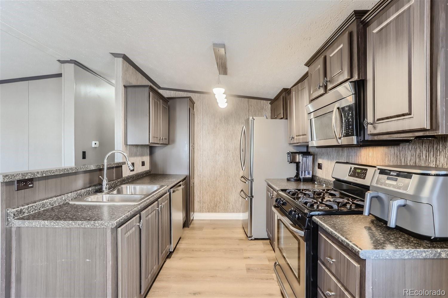 1500 W Thornton Parkway