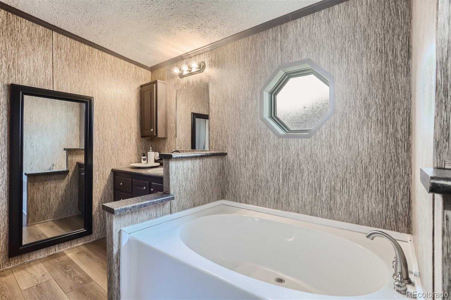 1500 W Thornton Parkway