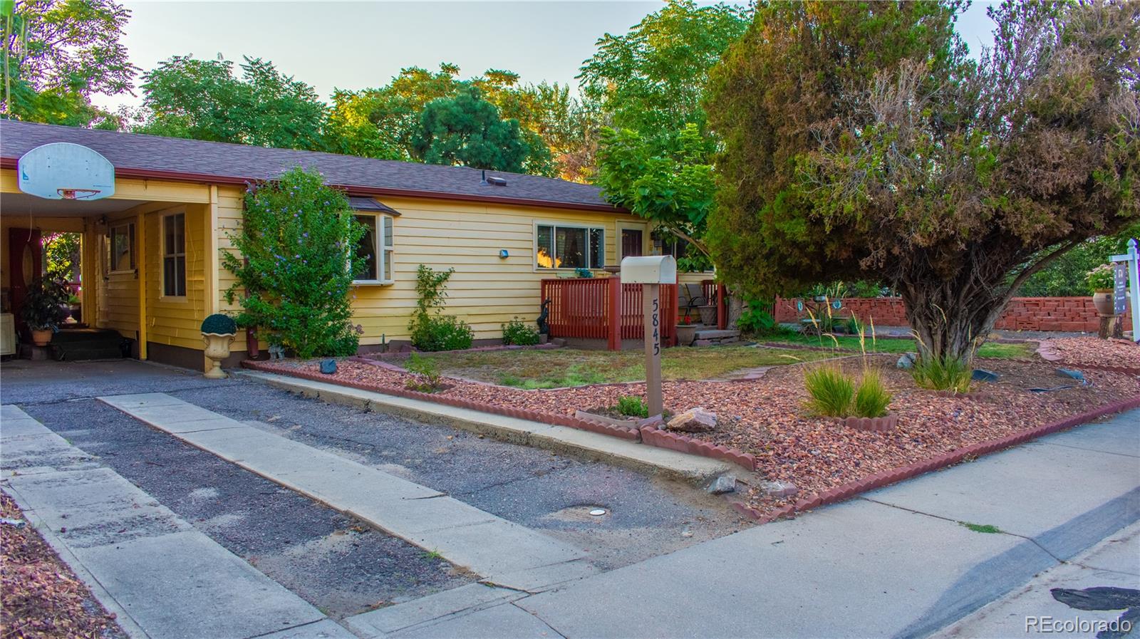 5845 Poplar Street