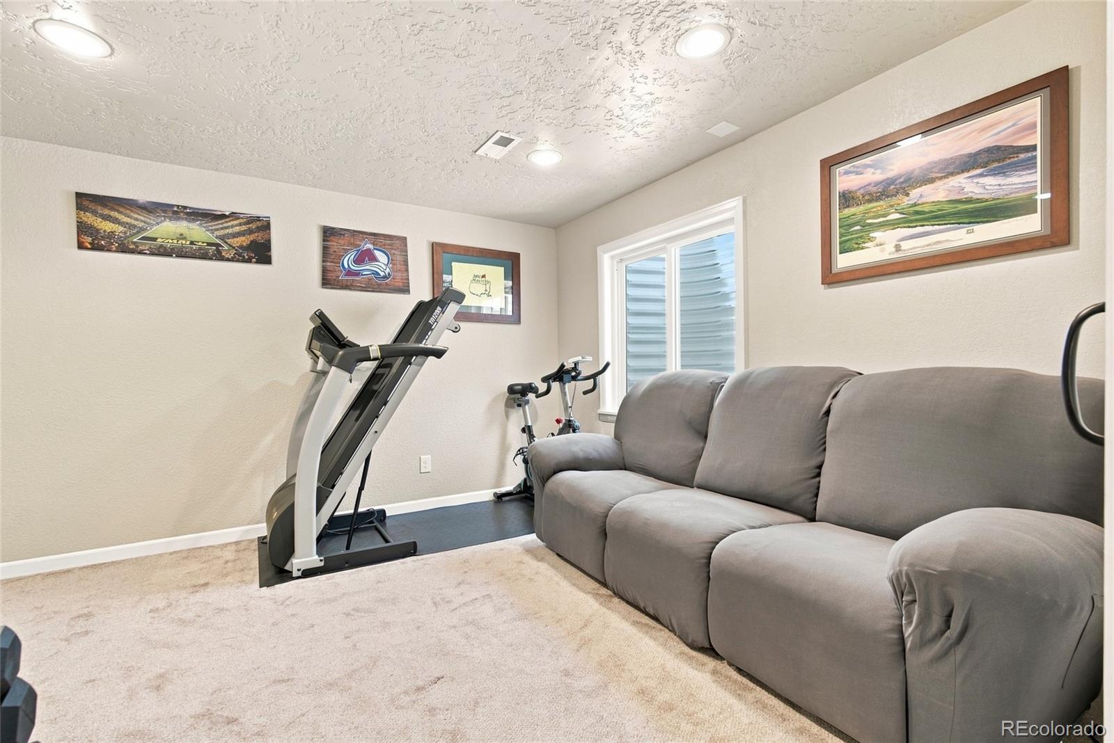 8859 Cloverleaf Circle