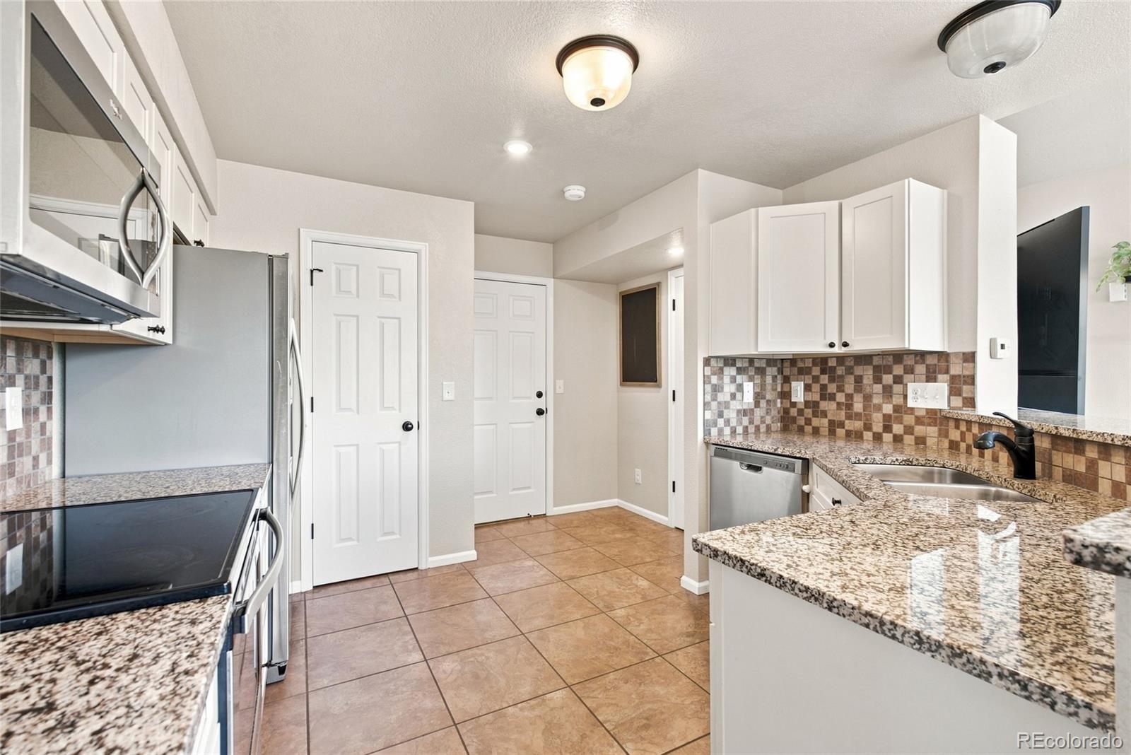 8859 Cloverleaf Circle