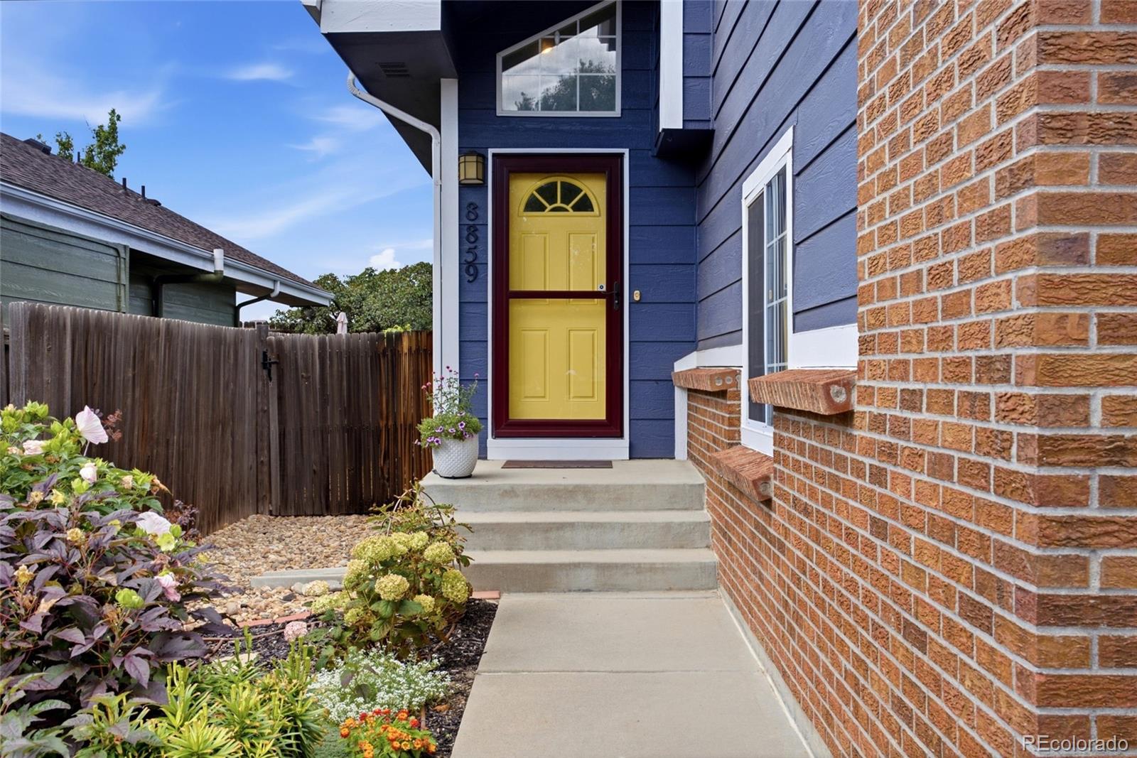 8859 Cloverleaf Circle
