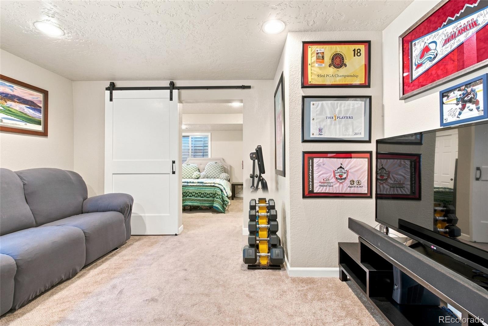 8859 Cloverleaf Circle